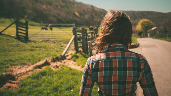 shutterstock_womeninbeefweb Shutterstock Woman on Ranch
